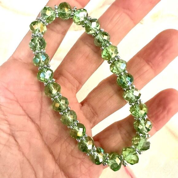 Green crystal stretchy bracelet - Picture 2 of 7